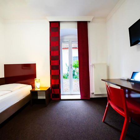 Hotel Bergbauer Mit Late-Self-Check-In Нойбург-ан-дер-Донау Экстерьер фото