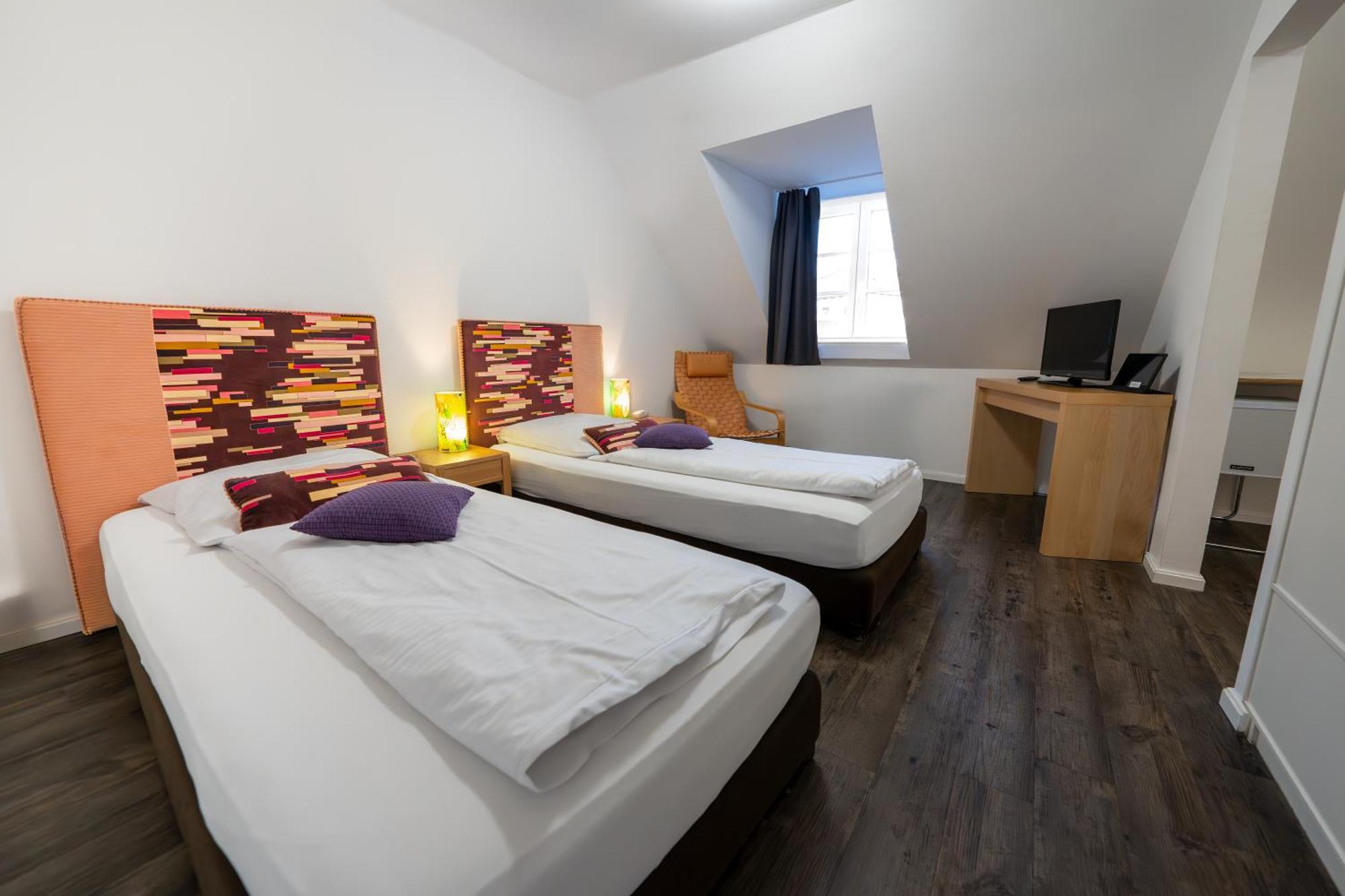 Hotel Bergbauer Mit Late-Self-Check-In Нойбург-ан-дер-Донау Экстерьер фото