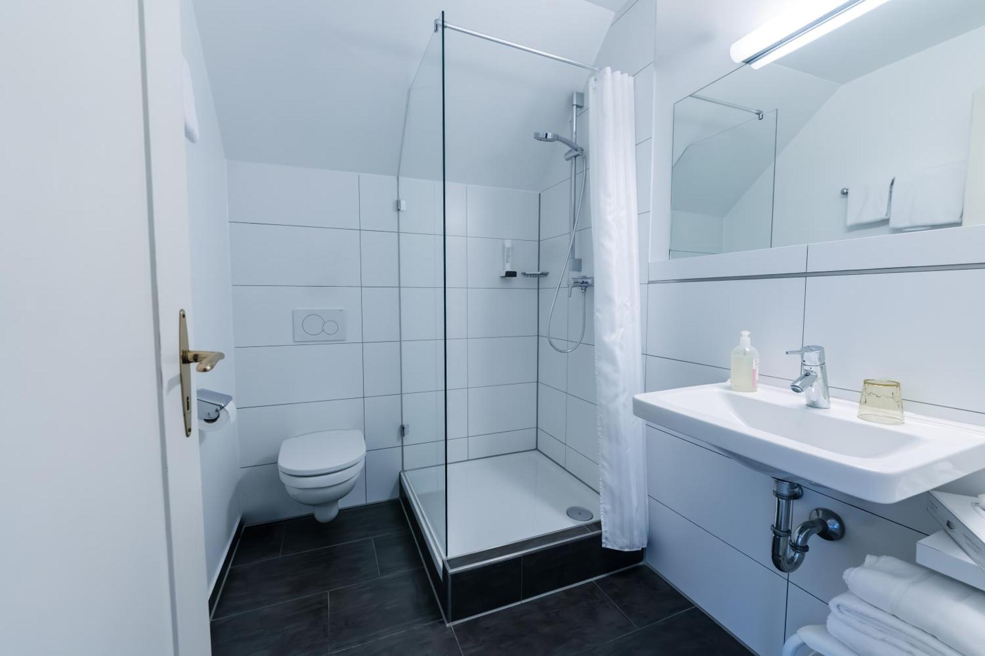 Hotel Bergbauer Mit Late-Self-Check-In Нойбург-ан-дер-Донау Экстерьер фото