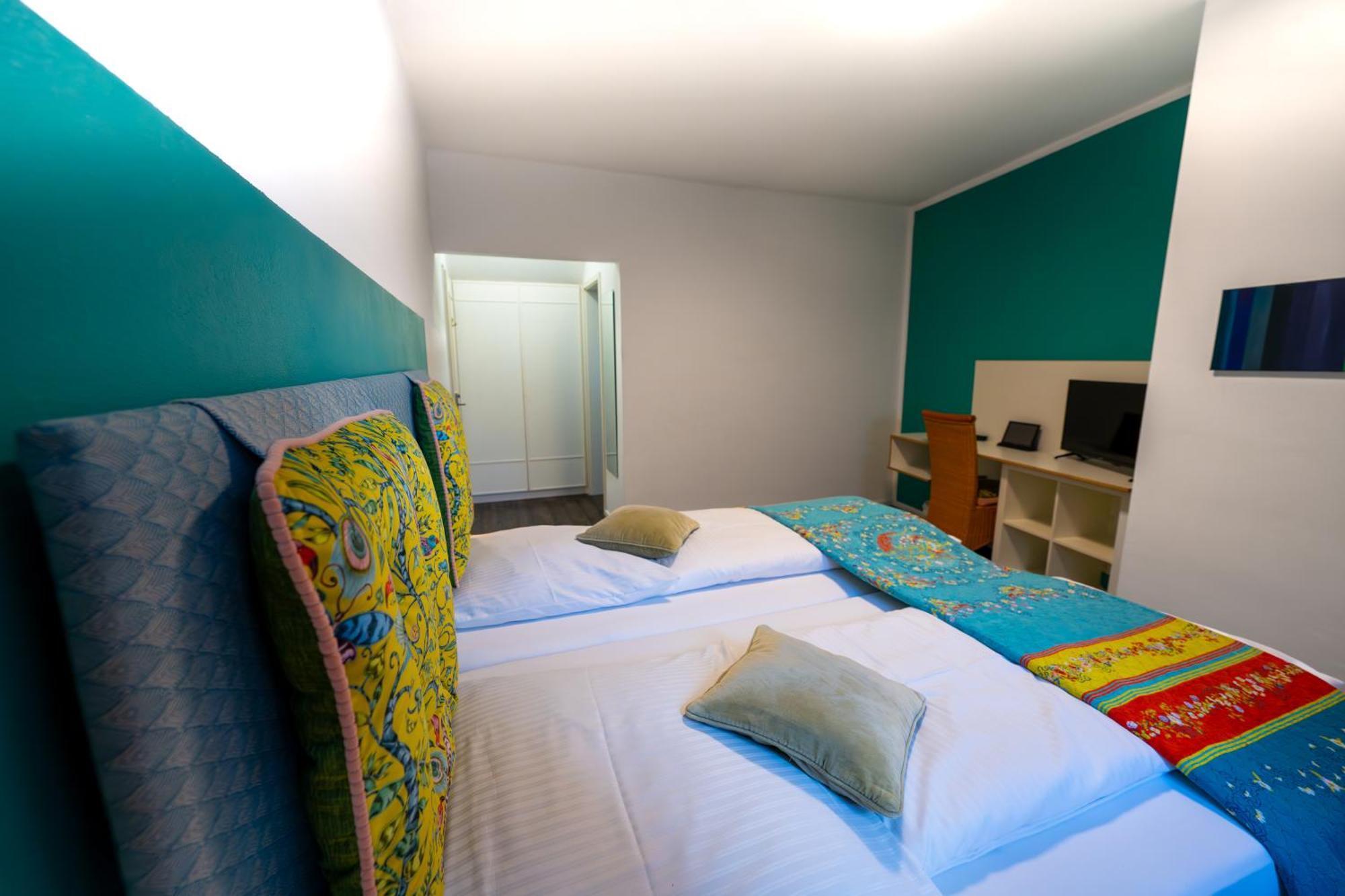 Hotel Bergbauer Mit Late-Self-Check-In Нойбург-ан-дер-Донау Экстерьер фото