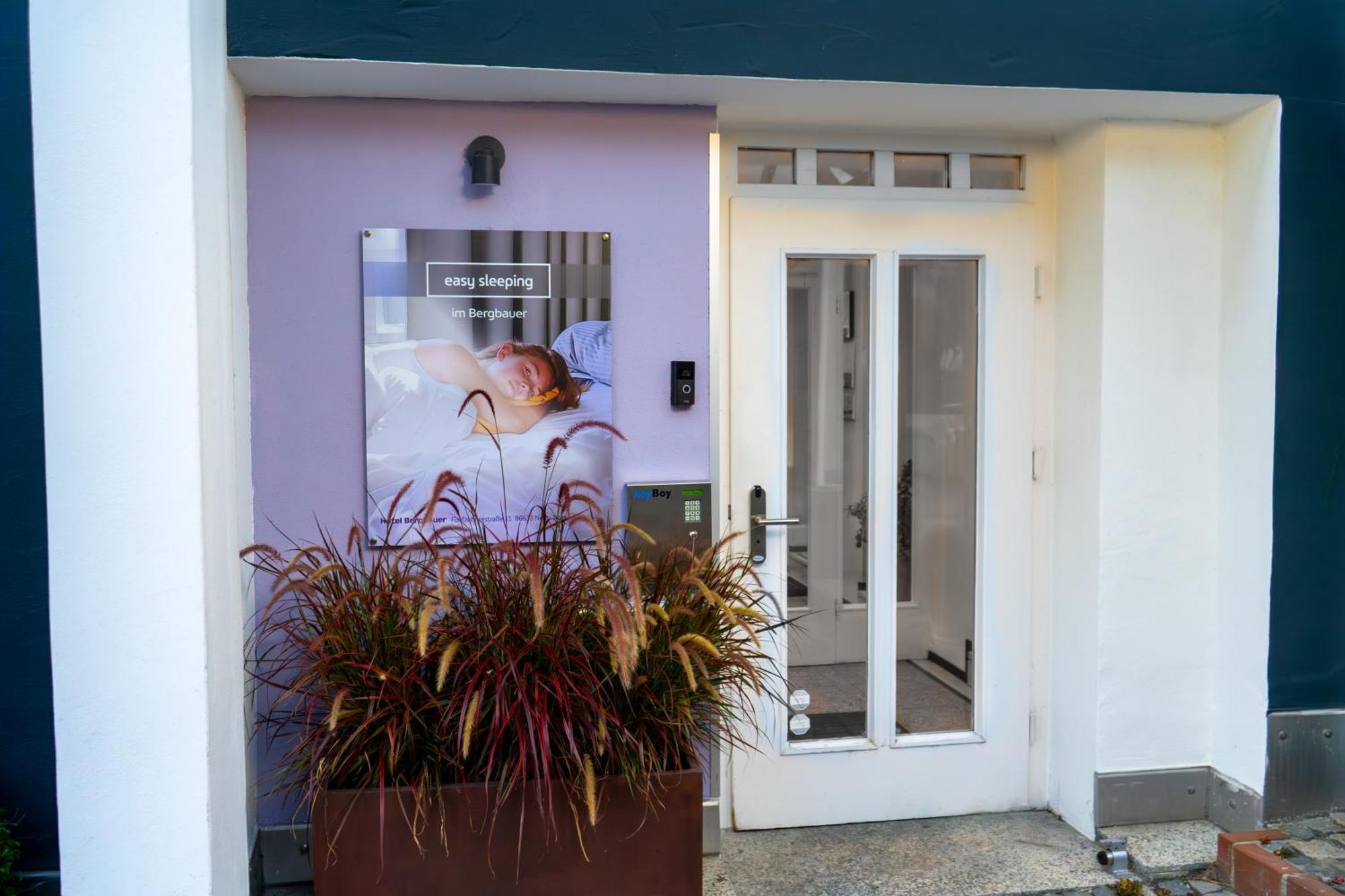 Hotel Bergbauer Mit Late-Self-Check-In Нойбург-ан-дер-Донау Экстерьер фото